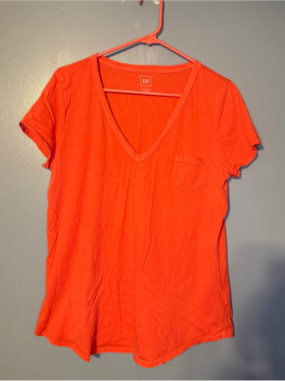 Gap Vintage Wash Tee Women’s Size Large Bright Coral V-Neck Pocket T-Shirt
